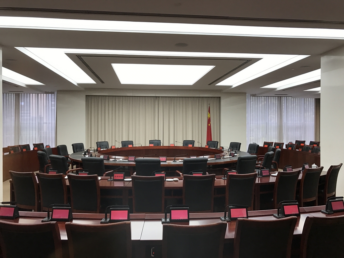 成都市政府常務(wù)會議室電子桌牌系統(tǒng)